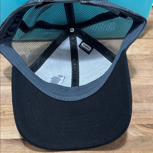 Yeti Hat - Picture 2 of 2